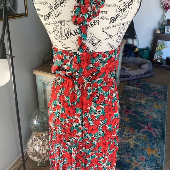 Knee length Halter dress - Picture 2 of 3